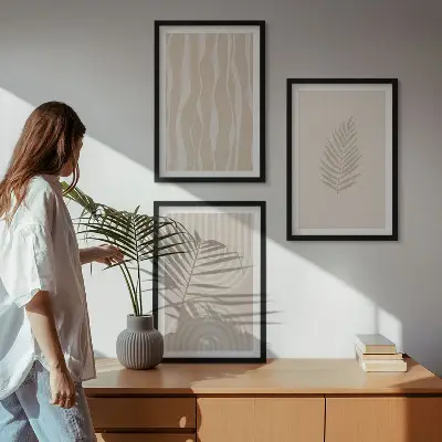 Composição de quadros moderna com padrões de plantas em tons bege