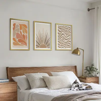 Composição de quadros moderna com formas de sol em estilo boho pastel