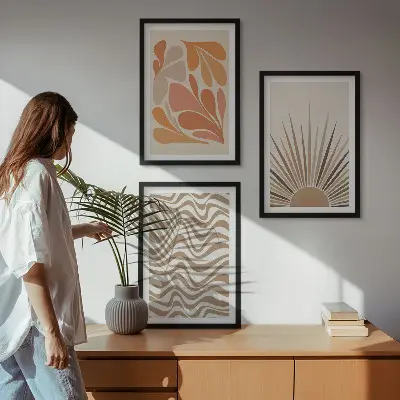 Composição de quadros moderna com formas de sol em estilo boho pastel