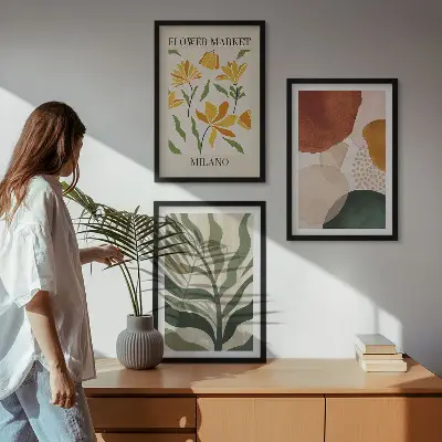 Conjunto de 3 quadros com moldura com formas florais abstratas