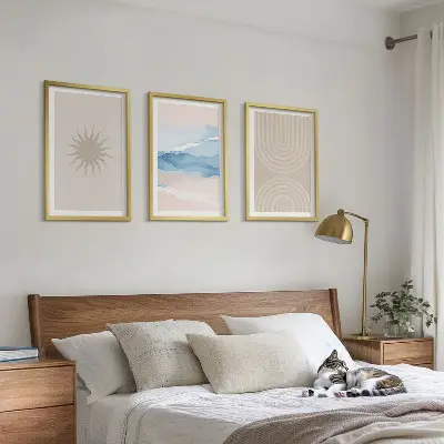 Conjunto de 3 quadros com moldura com estampa de ondas de sol e linhas abstratas em tons pastel