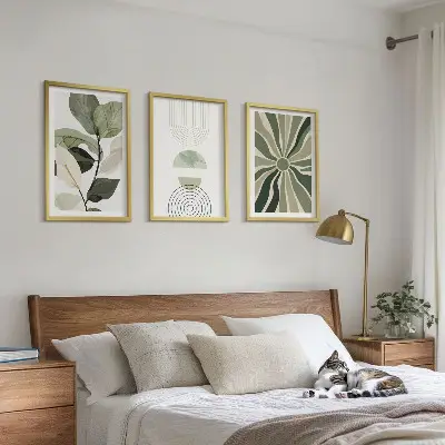 Conjunto de 3 quadros com moldura com motivos vegetais e geométricos