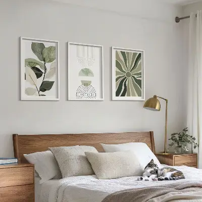 Conjunto de 3 quadros com moldura com motivos vegetais e geométricos