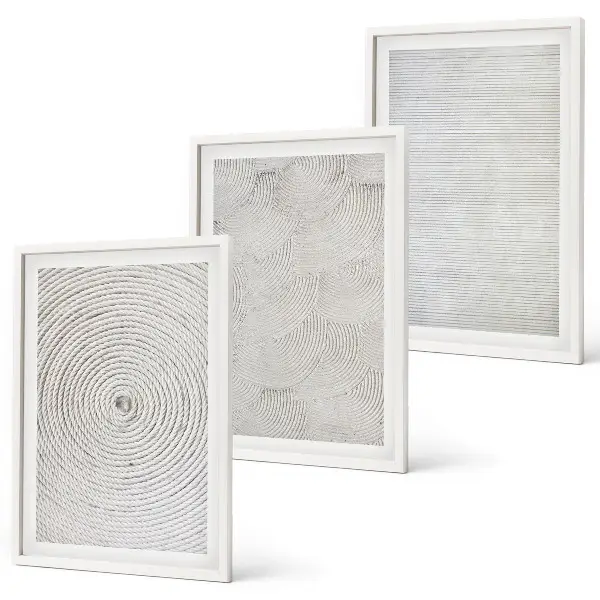 Composição de quadros moderna com padrões geométricos em papelão