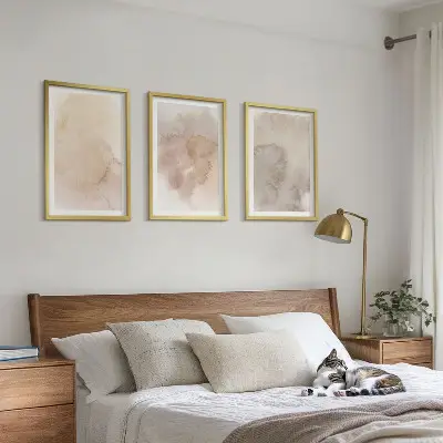 Conjunto de 3 quadros com moldura com texturas em tons pastel de aquarela quente