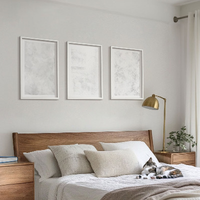 Conjunto de 3 quadros com moldura fundo minimalista com manchas brancas