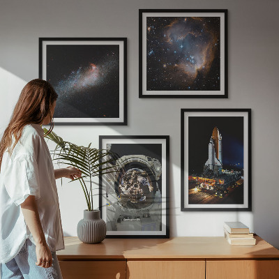 Conjunto de 4 quadros com moldura Astronautas pousando na Lua