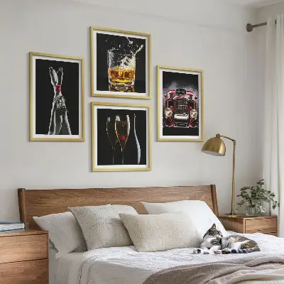 Composição de quadros com pernas de mulher, tom rosa e carro vinho