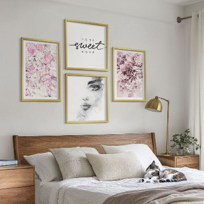 Composição de quadros Retrato de uma mulher em casa com peônias