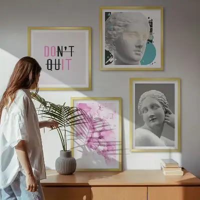 Composição de quadros com escultura abstrata em aquarela