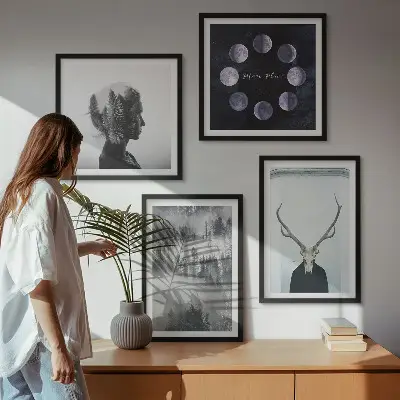 Conjunto de 4 quadros com moldura estampa de floresta com névoa, lua e caveira feminina