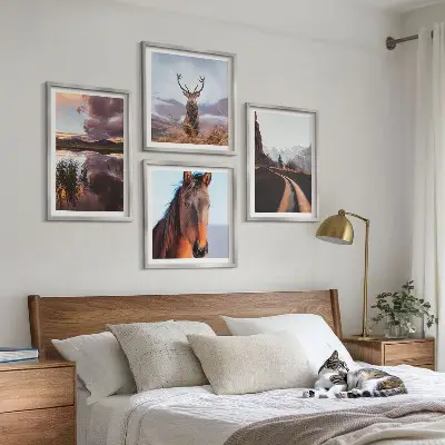 Conjunto de 4 quadros com moldura de paisagens de montanha com renas e estrada para cavalos