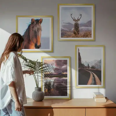 Conjunto de 4 quadros com moldura de paisagens de montanha com renas e estrada para cavalos