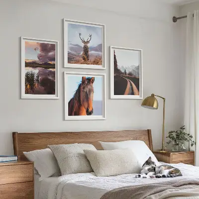Conjunto de 4 quadros com moldura de paisagens de montanha com renas e estrada para cavalos