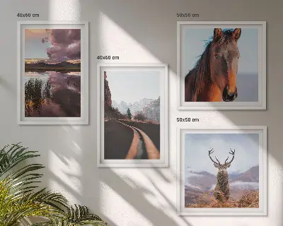 Conjunto de 4 quadros com moldura de paisagens de montanha com renas e estrada para cavalos