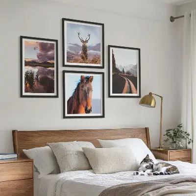Conjunto de 4 quadros com moldura de paisagens de montanha com renas e estrada para cavalos