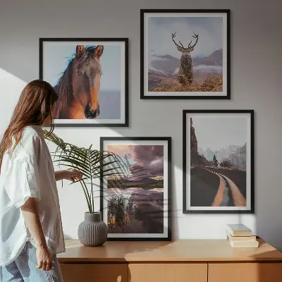 Conjunto de 4 quadros com moldura de paisagens de montanha com renas e estrada para cavalos