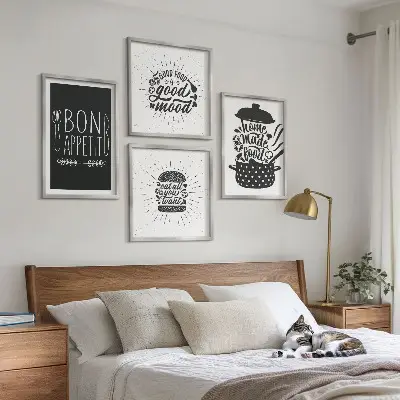 Políptico com moldura com estampas de gráficos, comida e slogans culinários