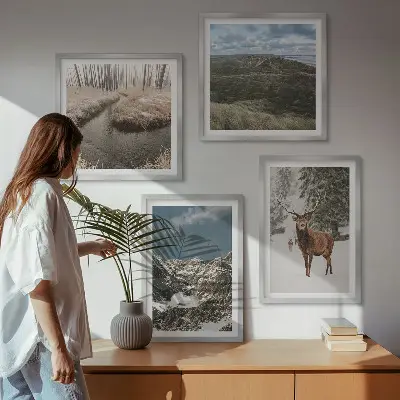 Conjunto de 4 quadros com moldura paisagem de floresta e cervos nas montanhas