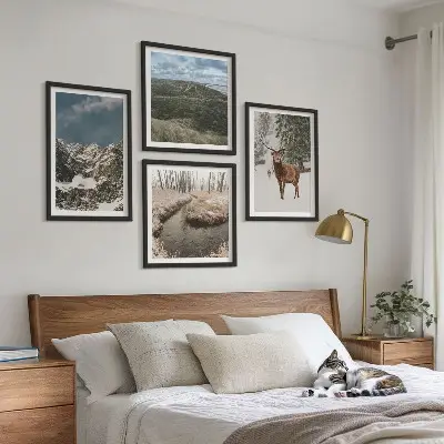 Conjunto de 4 quadros com moldura paisagem de floresta e cervos nas montanhas