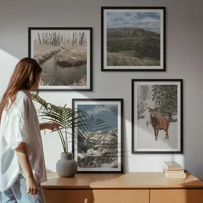 Conjunto de 4 quadros com moldura paisagem de floresta e cervos nas montanhas