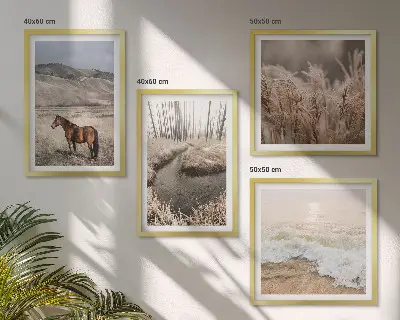 Políptico com moldura paisagem de cavalos em floresta de ervas marinhas
