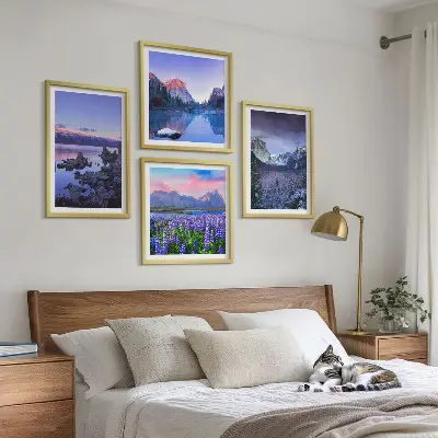Composição de quadros com paisagens de montanhas, água e campo de flores