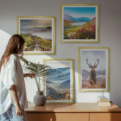 Conjunto de 4 quadros com moldura de paisagem montanhosa com lago e veado