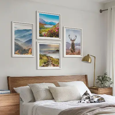 Conjunto de 4 quadros com moldura de paisagem montanhosa com lago e veado