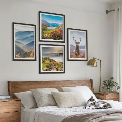 Conjunto de 4 quadros com moldura de paisagem montanhosa com lago e veado