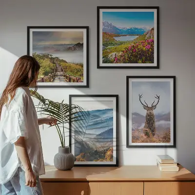 Conjunto de 4 quadros com moldura de paisagem montanhosa com lago e veado