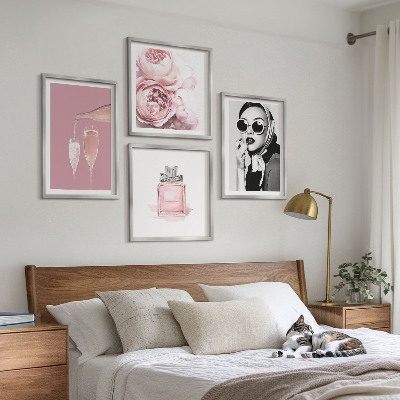 Composição de quadros Acessórios rosa estilosos