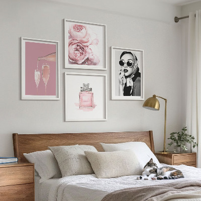 Composição de quadros Acessórios rosa estilosos