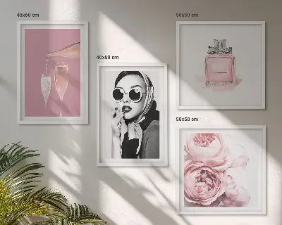 Composição de quadros com acessórios rosa estilosos