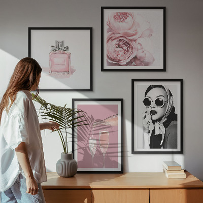 Composição de quadros Acessórios rosa estilosos