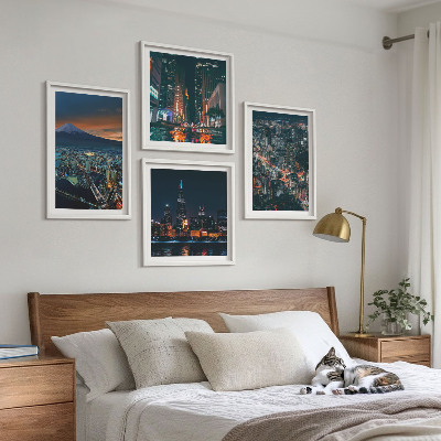 Conjunto de 4 quadros com moldura Vista da cidade a partir da montanha à noite.
