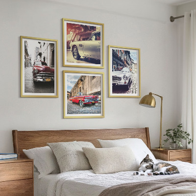Conjunto de 4 quadros com moldura Carros clássicos nas cidades