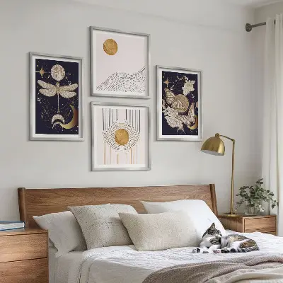 Composição de quadros com motivos da natureza e lua