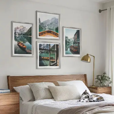 Composição de quadros paisagem de casa em lago de montanha