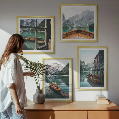 Composição de quadros paisagem de casa em lago de montanha