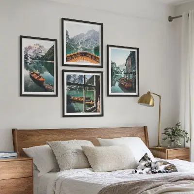 Composição de quadros paisagem de casa em lago de montanha
