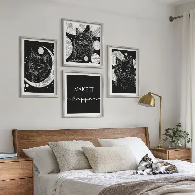 Composição de quadros planeta lua e gatos pretos