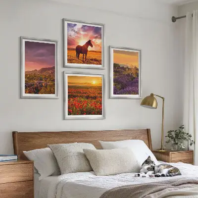 Composição de quadros de paisagem de montanha com cavalo e lavanda