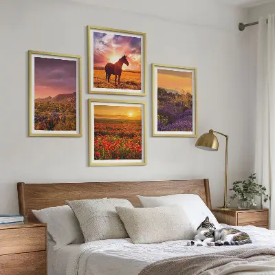Composição de quadros de paisagem de montanha com cavalo e lavanda