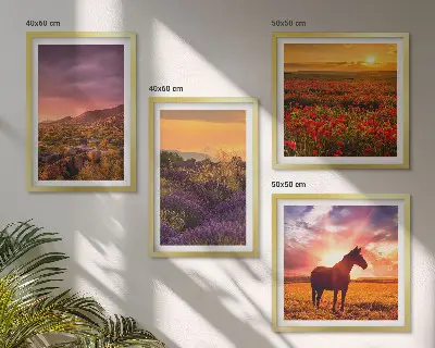 Composição de quadros de paisagem de montanha com cavalo e lavanda