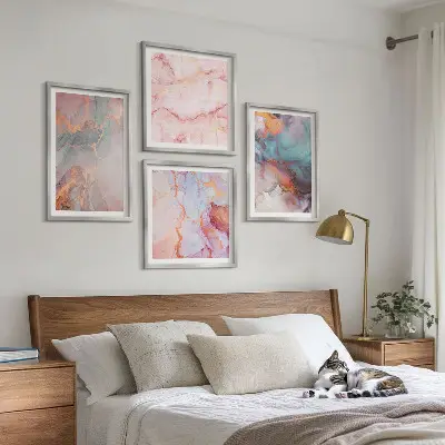 Conjunto de 4 quadros com moldura com padrões abstratos em tons pastel