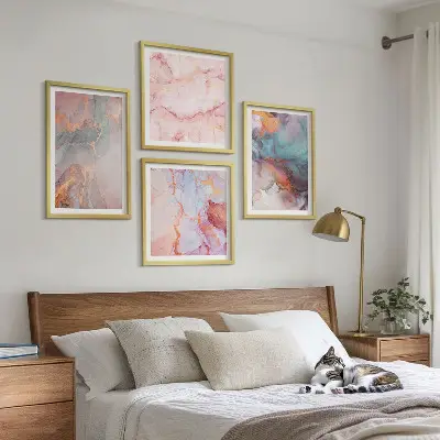 Conjunto de 4 quadros com moldura com padrões abstratos em tons pastel