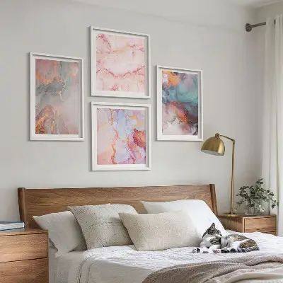 Conjunto de 4 quadros com moldura com padrões abstratos em tons pastel