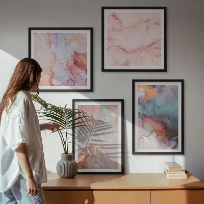 Conjunto de 4 quadros com moldura com padrões abstratos em tons pastel