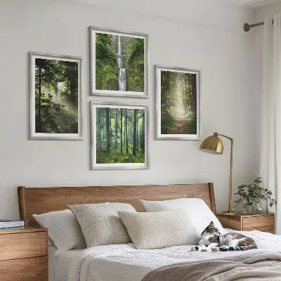 Políptico com moldura florestas verdes com raios de luz